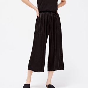 LACAUSA NAVY SILKY TEXTURE CROPPED PANTS